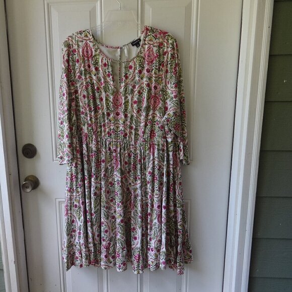 Torrid dress size 3X mini, 3/4 sleeves, cream, pink, green print, rayon spandex - Picture 1 of 16